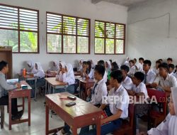 Kata Guru yang Mengajar Hampir 50 Murid Sekelas: Lihat Lagi di Lapangan, Semoga Cukup Tahun Ini Saja